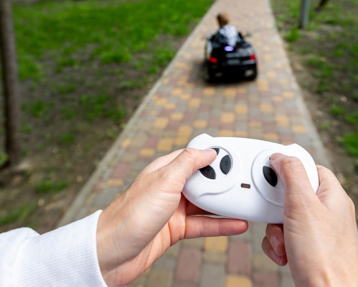 Comprendre le système de bridage des voitures électriques pour enfants : sécurité et tranquillité pour les parents